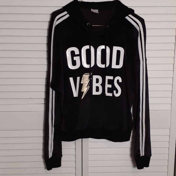 Juniors Black Velour Hooded Pullover EUC! - Picture 1 of 7